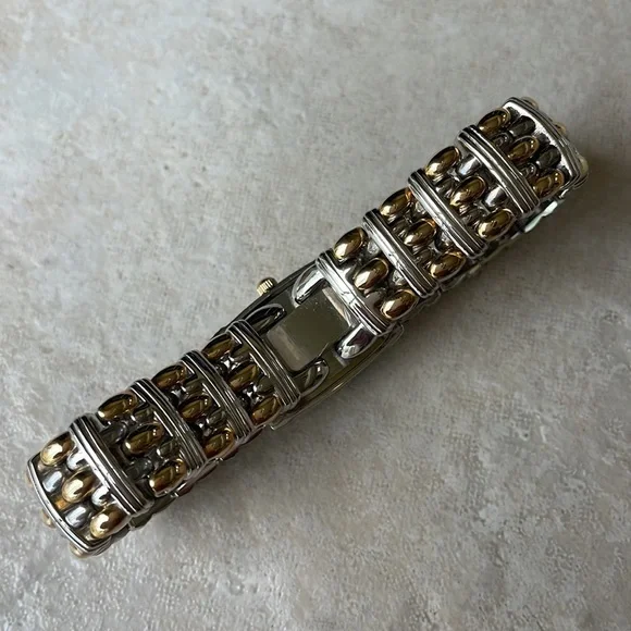 Armitron lady battery water resistant silver and gold - Picture 6 of 7